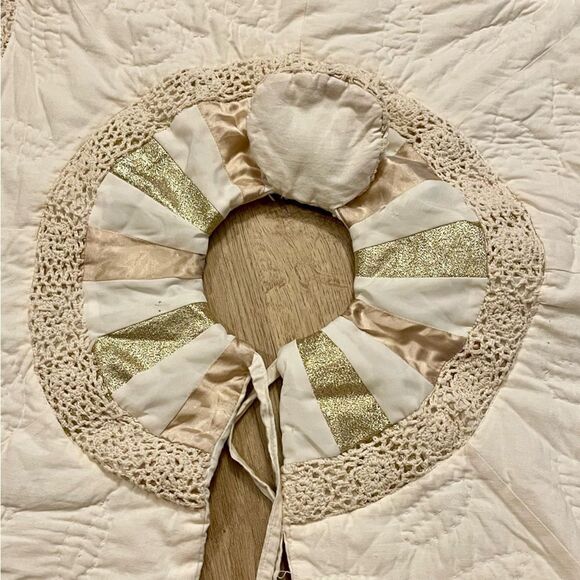 Vintage Quilted Lame Patch Crochet Trim Round Spilt Tie Tree Skirt Handmade - Picture 9 of 16